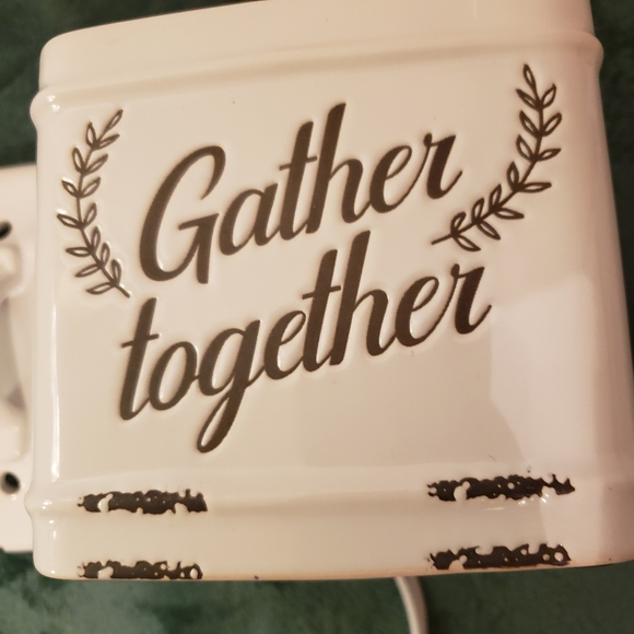 Scentsy "Gather Together" Element Wax Warmer Farmhouse Ceramic - Picture 7 of 7